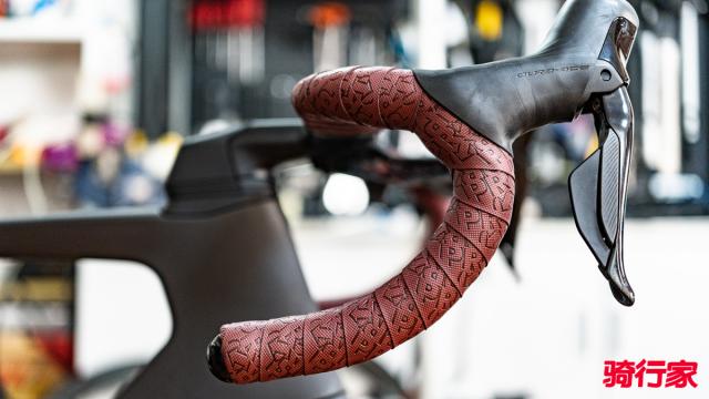 抓握手感不错但颜色选择不多 PRO Pursuit Team LTD把带