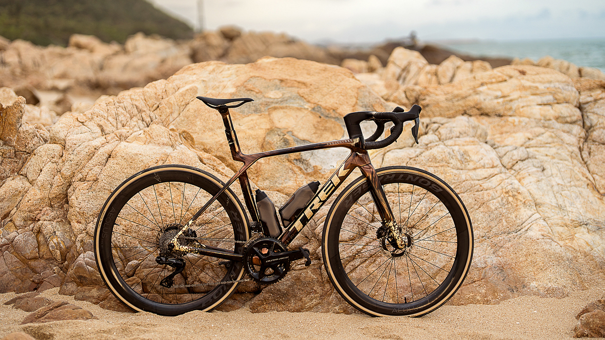 TREK推出Project One ICON Palomino “马动骁腾” 中国马年涂装