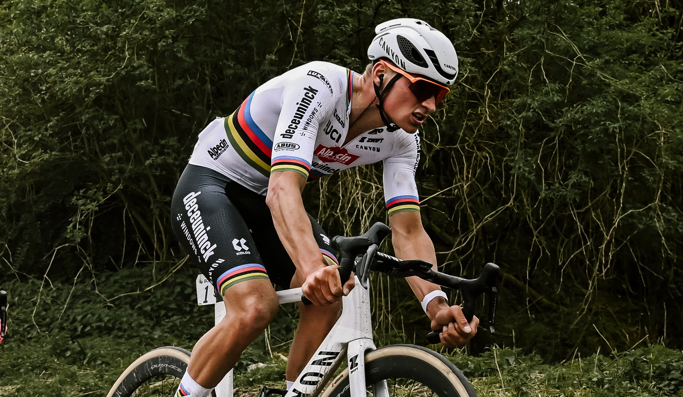 1769404138941567.jpg Mathieu-Van-der-Poel-Roubaix-202.jpg