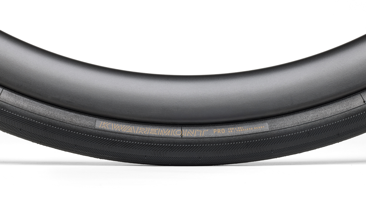 1775190594566640.jpg BontragerKwaremontProTLR-48531-A-Alt2.jpg