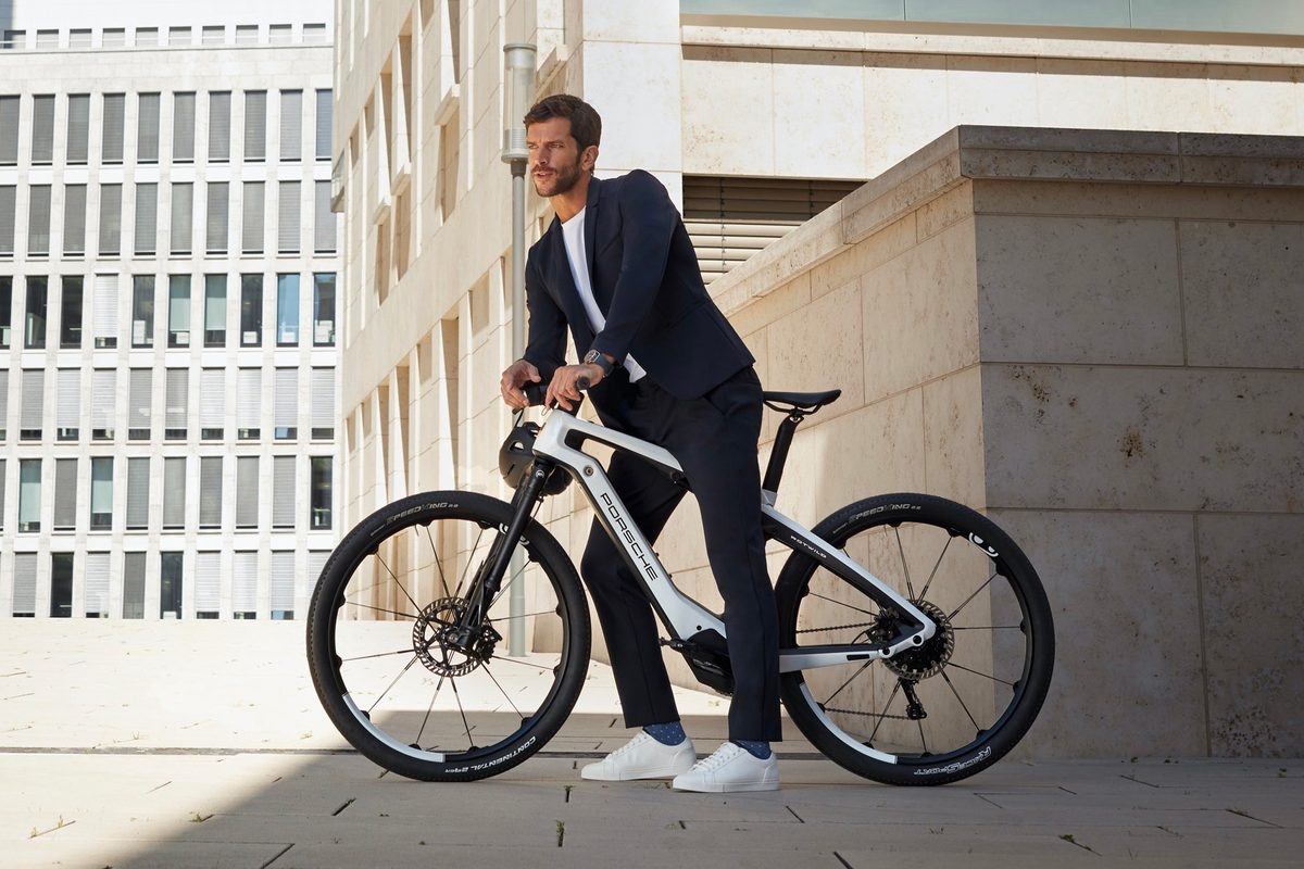 Porsche-eBike-SPORT_mood-urban.jpg