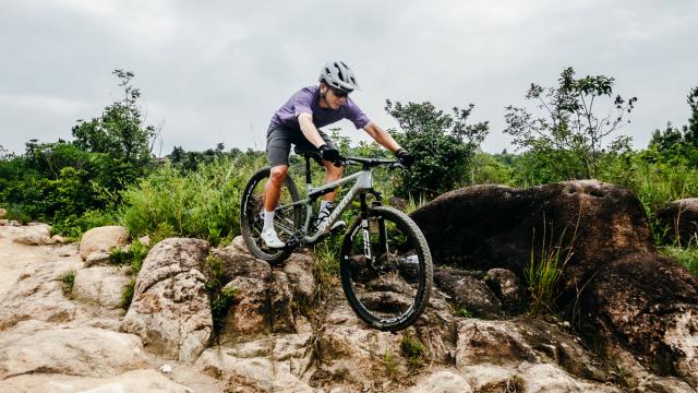 终于又找到了一个舒服的亚洲版山地头盔 Specialized Ambush 3
