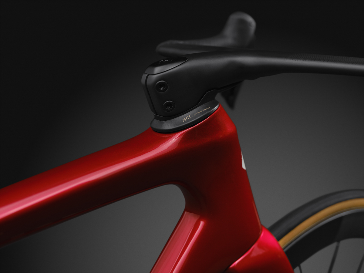 94927-07_TARMAC-SL9-SW-AXS-RBYMET-METWHTSIL_HEADSET-DETAIL_14567_b.jpg
