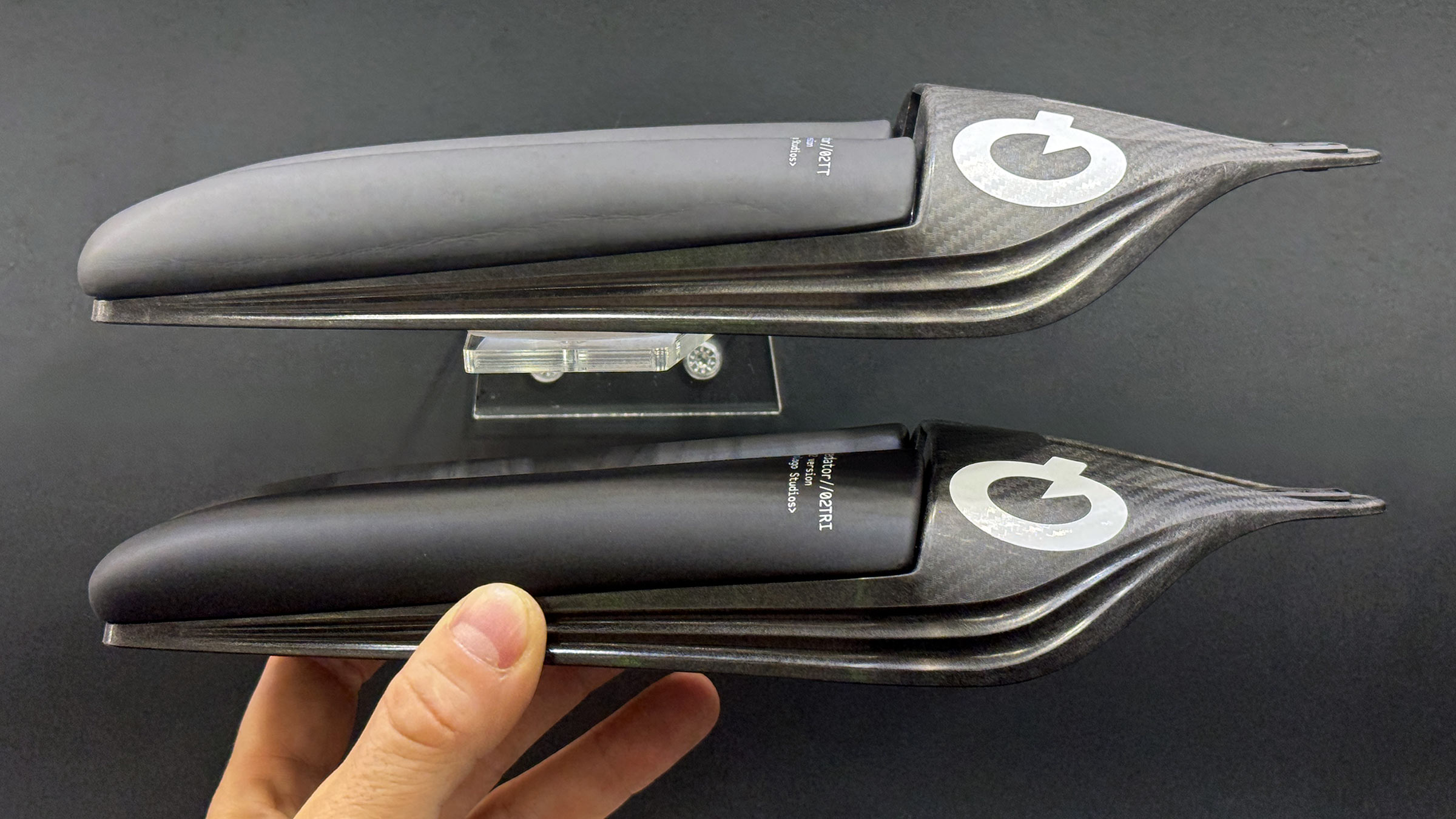 Prologo-Predator-02-aero-TT-tri-saddle-gets-normal-oval-carbon-rails_TT-vs-Tri-versions.jpg