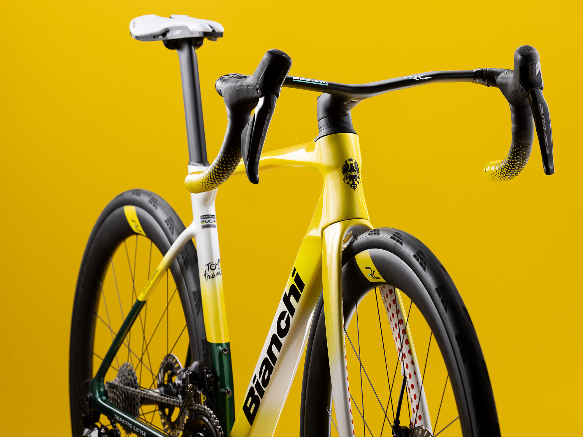 all-new-Bianchi-Specialissima-RC-CV-ultralight-all-rounder-road-bike_2026-Tour-de-France-limited-edition-up-close.jpg