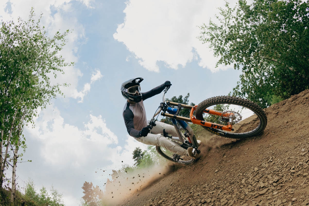 POC-Baracon-Carbon-helmet-DH-rid.jpg