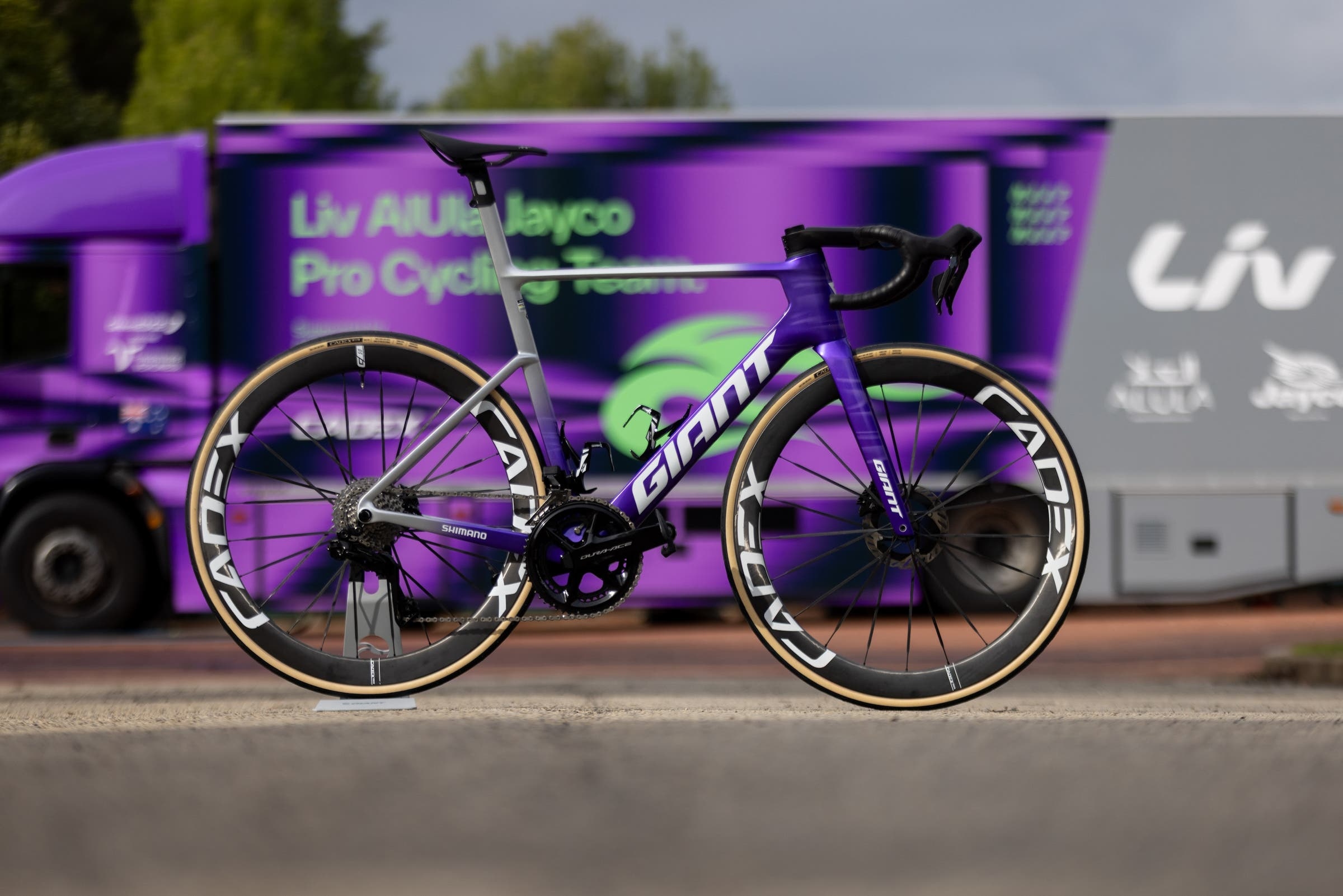 Team-Jayco-AlUla-Propel.jpg