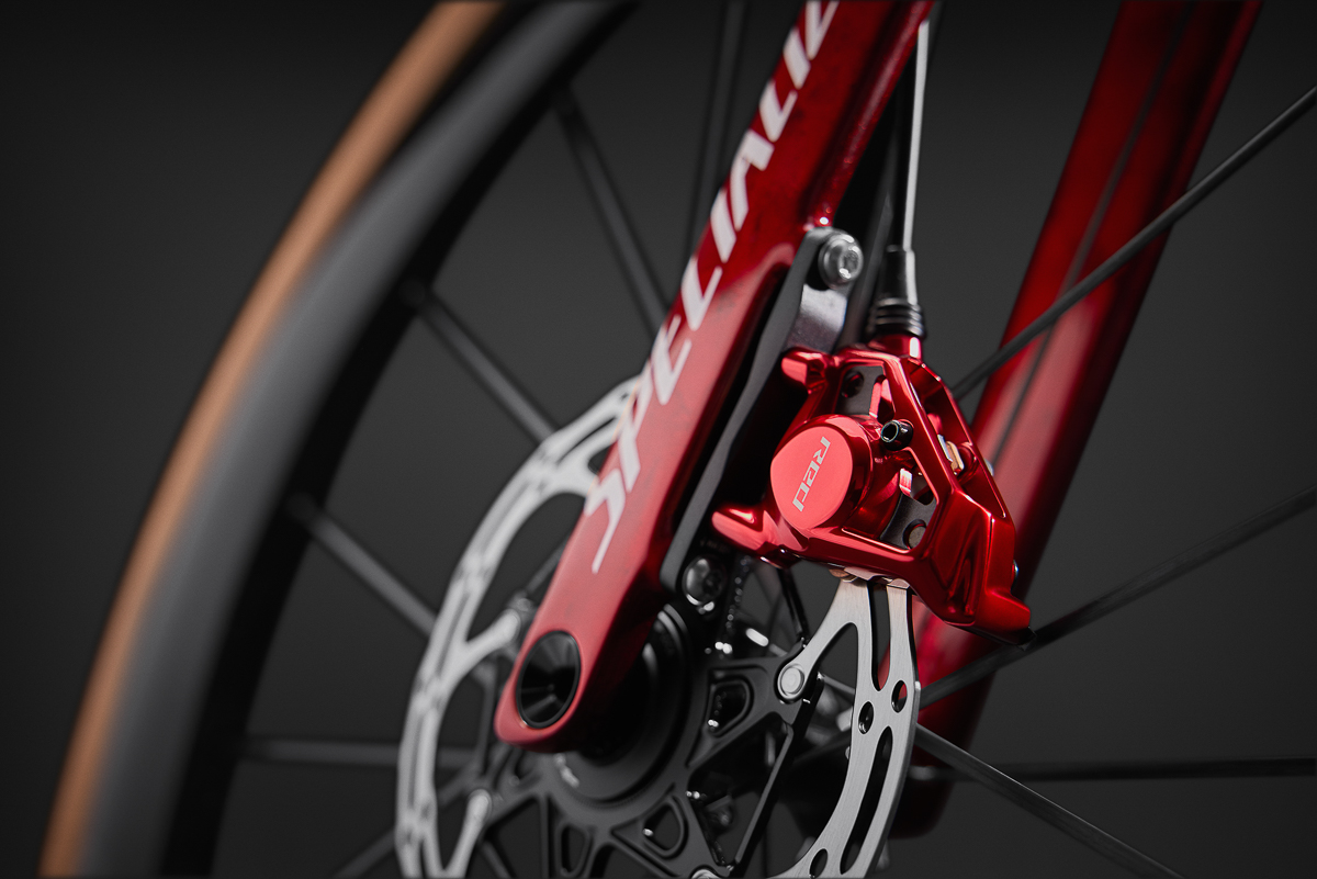 4927-0456_TARMAC-SL9-SW-MIR-RED_DETAIL-RED-SRAM-CALIPERS_b.jpg