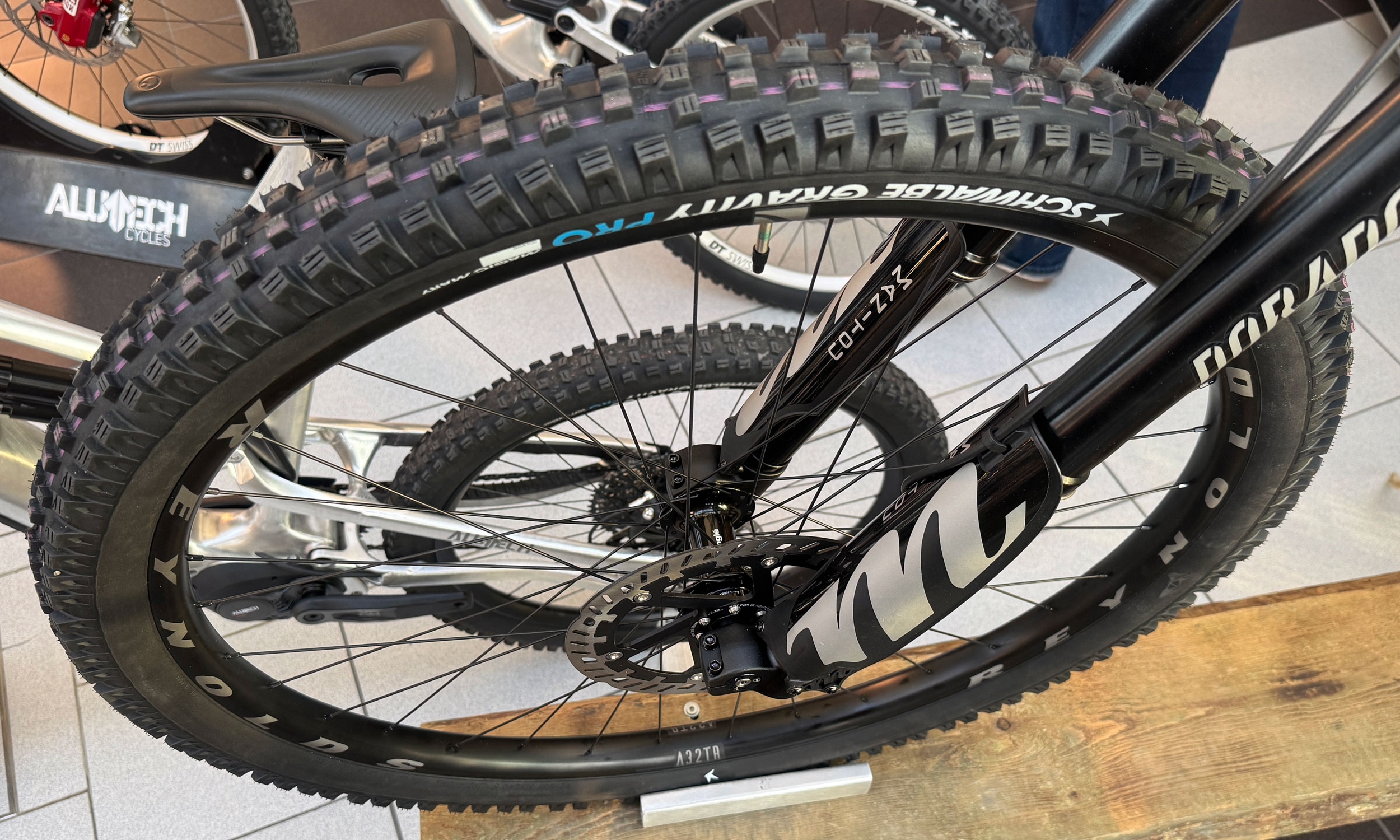 labeled-32-inch-Schwalbe-Magic-Mary-Gravity-Pro-.jpg
