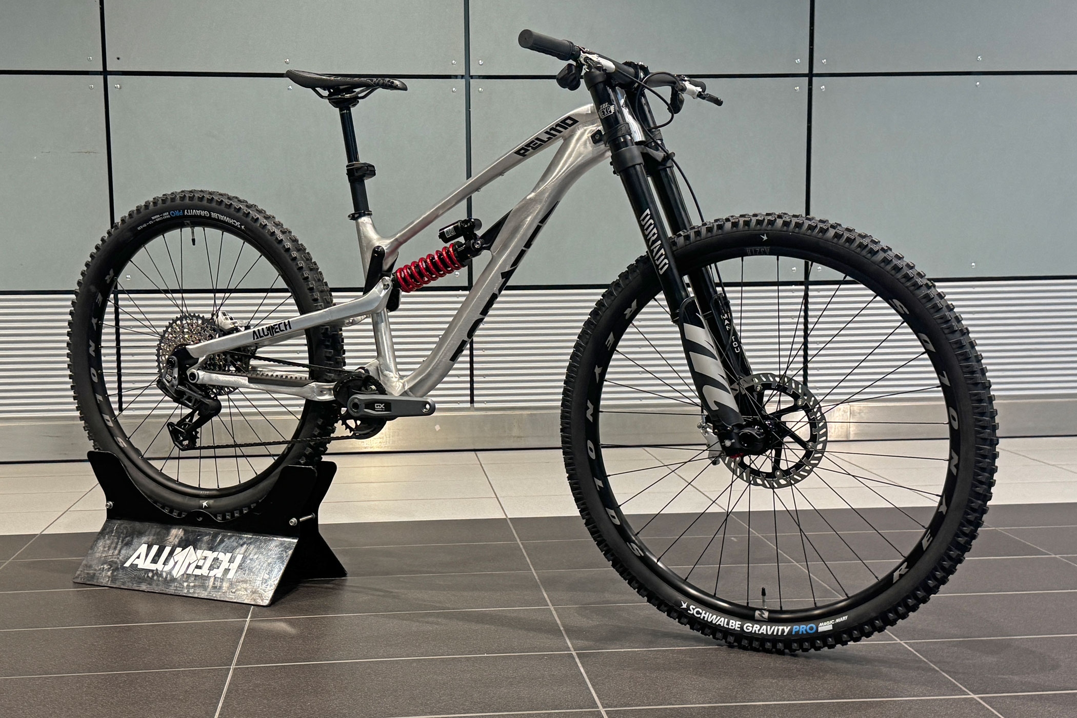 Alutech-Pelmo-32inch-aluminum-mullet-enduro-moun.jpg