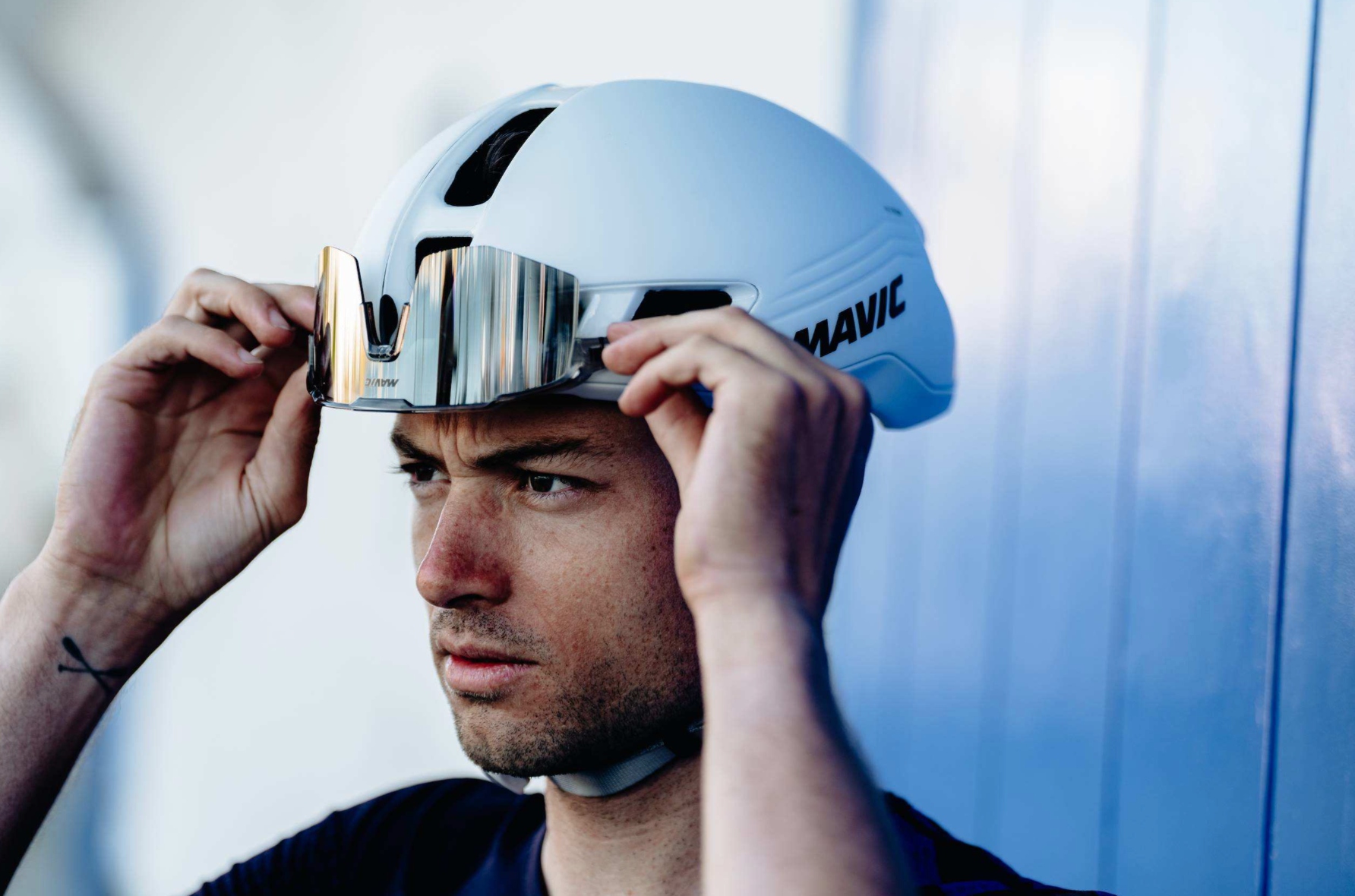 Mavic-Comete-Ultimate-Helmet-glasses-dock-.jpg
