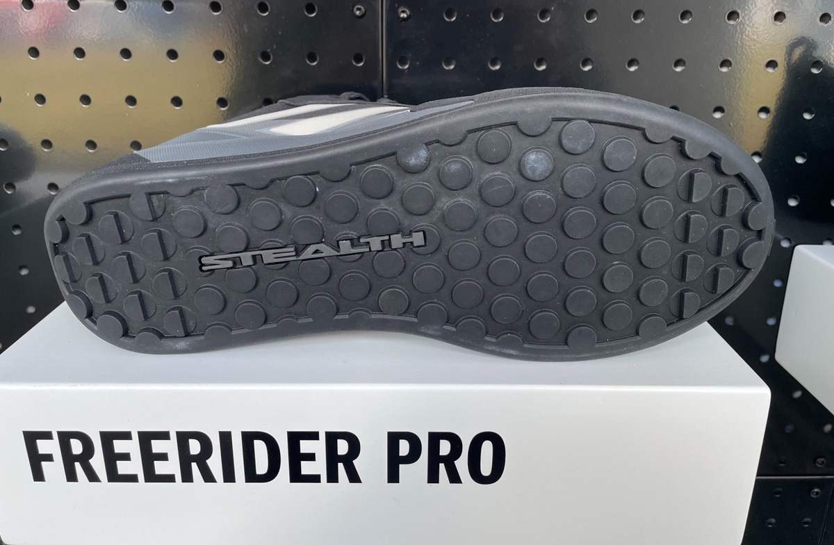 2027-Five-Ten-Freerider-shoes-non-clip-sole.jpg