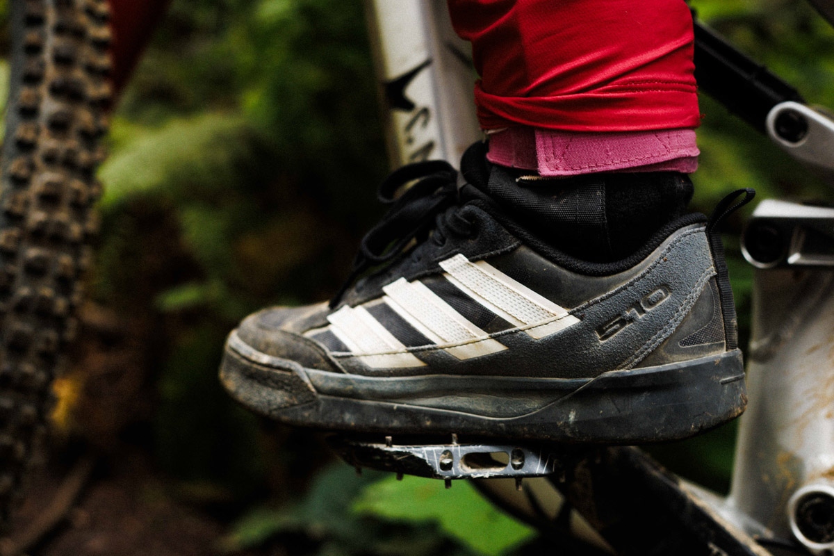 2027-Five-Ten-Freerider-shoe-on-pedal.jpg